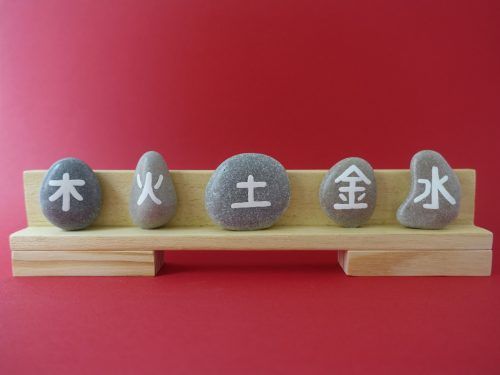 5 elementos de la medicina china. Escultura madera ana vindhas