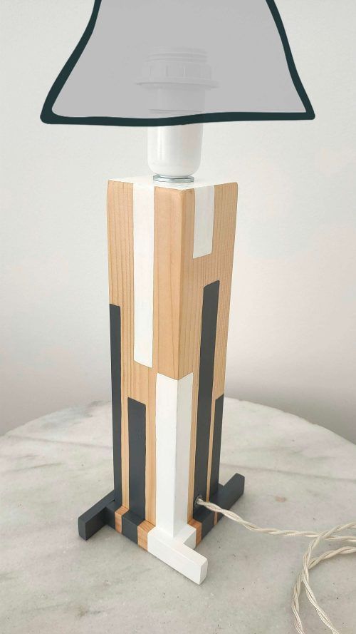 Lámpara de mesa de madera restaurada