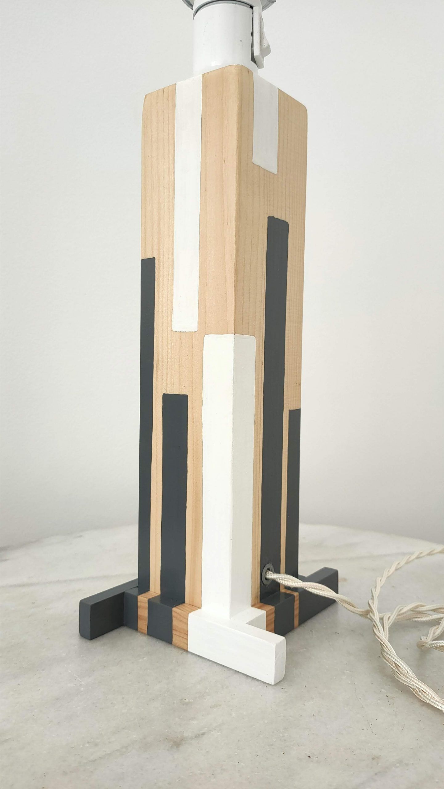 Lámpara de mesa de madera restaurada Lámpara de mesa de madera restaurada